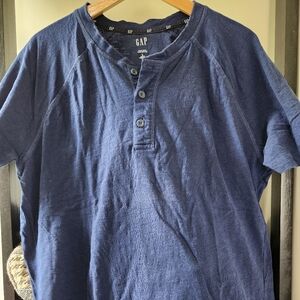 Gap Men's Large dark-blue short-sleeve henley